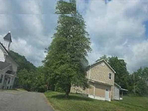 15 Cross Ln, Clarksburg, WV 26301