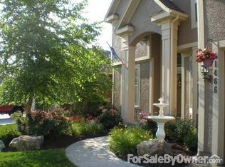 11466 S Lakecrest Dr, Olathe, KS 66061