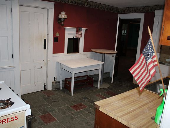 4th image of 127 Main Street