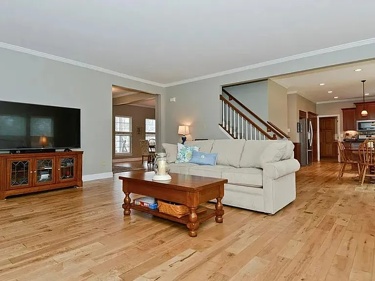 119 Wimbledon Ct — Photo 5