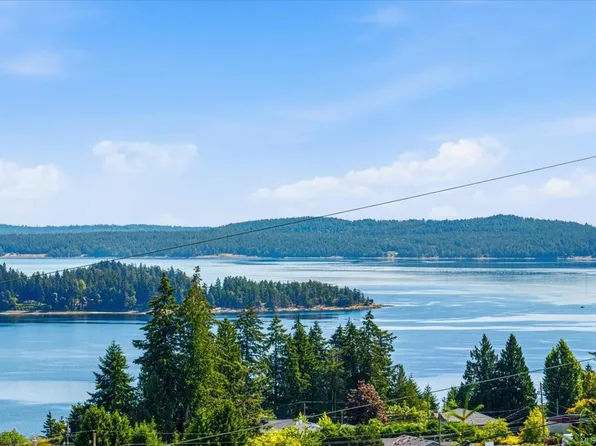 422 Battie Dr, Ladysmith, BC V9G 1V4