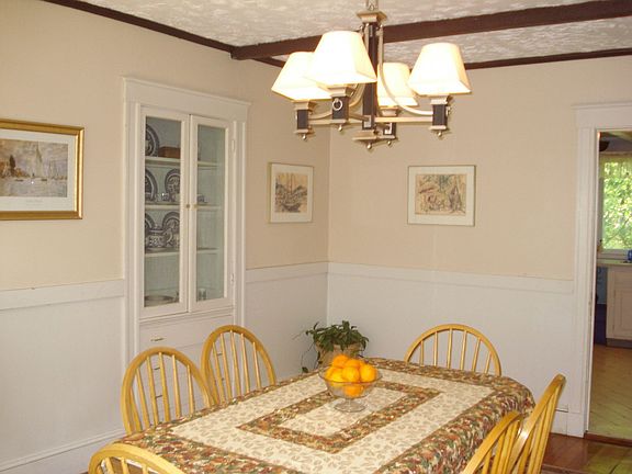 Large Dining w/built-ins