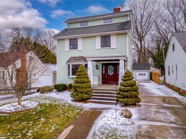 4307 W 212th St, Fairview Park, OH 44126