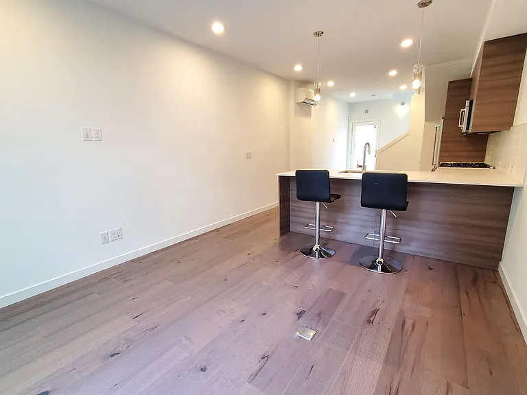 7433 4th Ave NE #1 — Photo 9