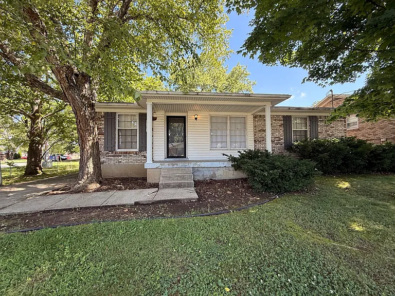 6201 Lynnchester Dr — Photo 1