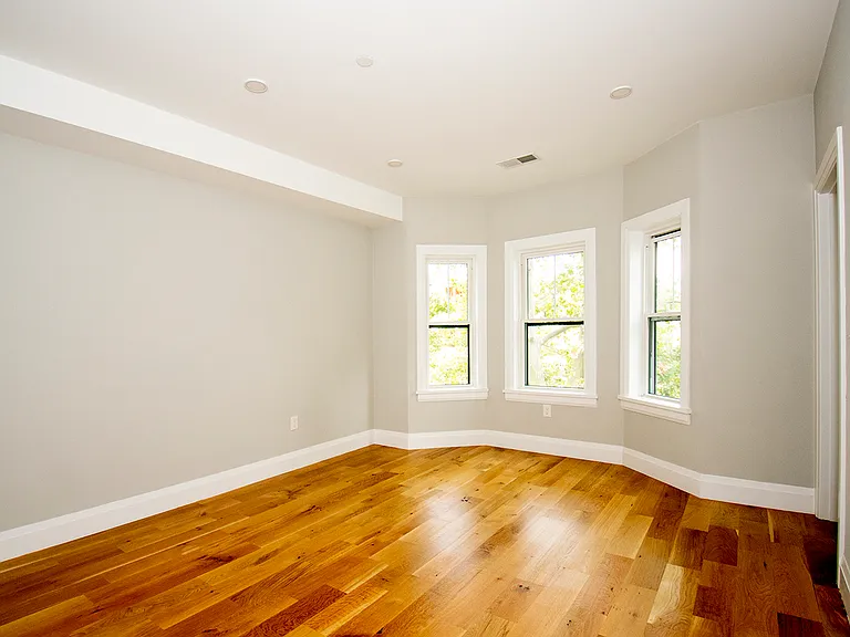 348 Chelsea St #3 — Photo 6