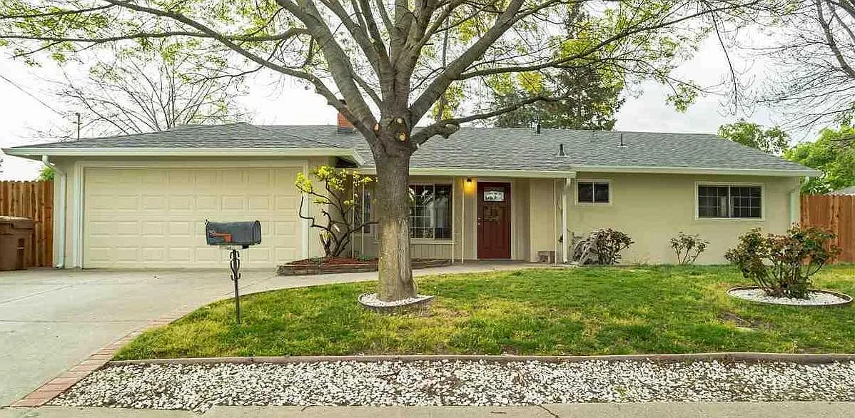 2355 Geraldine Drive — Photo 1
