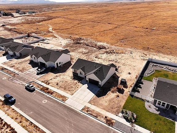 2nd image of 352 S Amber Field Dr