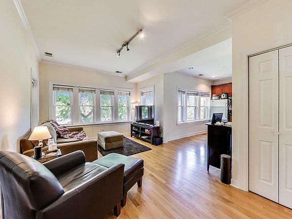 3rd image of 4051 N Southport Ave #1