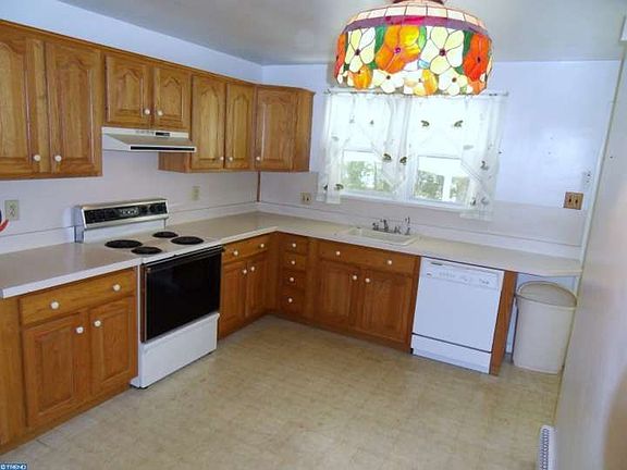 4th image of 44 Manor Dr
