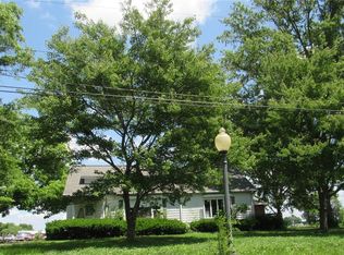 1113 E Market St, Red Bud, IL 62278