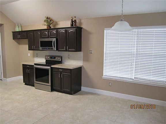 4th image of 2731 Sweetbriar Ln