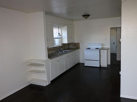 3rd image of 18565 Carter St #B