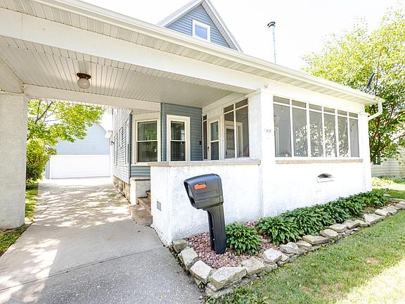 4th image of 817 Dempster STREET