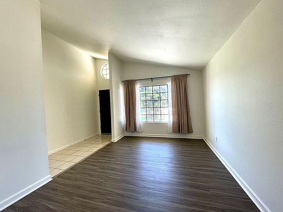 3rd image of 930 Beverly Ave