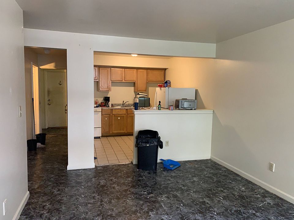 1st image of 2848 W Wisconsin Ave #202