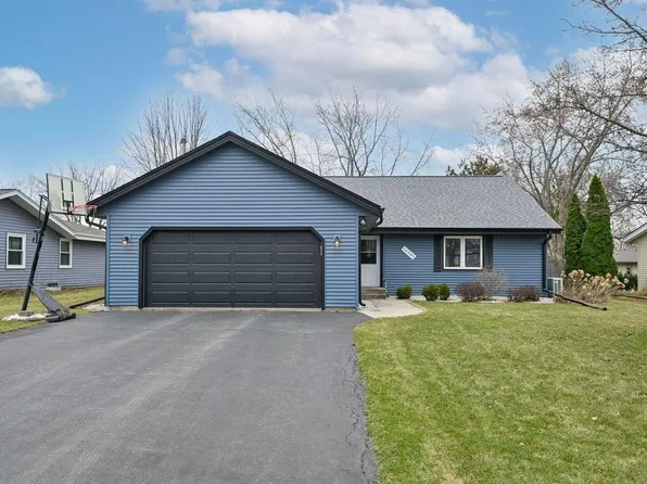 16285 West Mayflower DRIVE, New Berlin, WI 53151