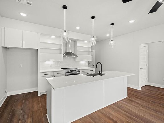 2nd image of 3319 SE Mp Pkwy #207