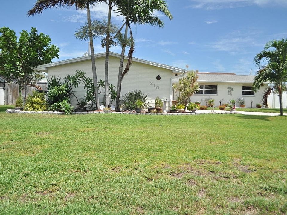 FRONT OF HOME - 1 BLOCK TO THE BEACH