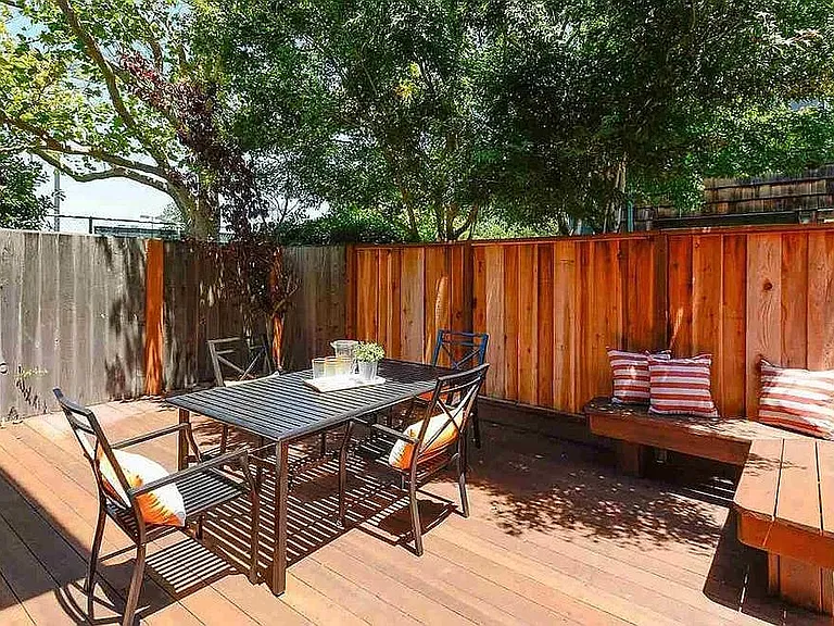 552 Centre Ct — Photo 9
