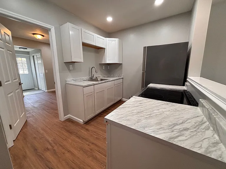 100 E 9th St SW — Photo 15
