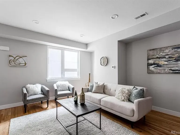 1733 Irving St — Photo 2