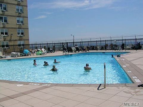 Great Large Jr. 4 with Oceanviews & Terrace!