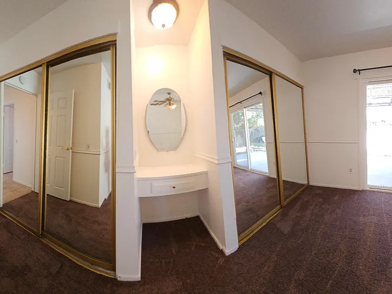 2272 Toluca Dr — Photo 27