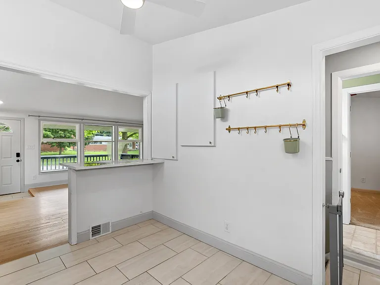 3205 Braddock St — Photo 9