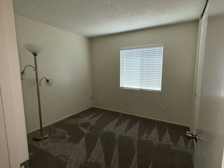 2618 W Knowles Ave — Photo 12
