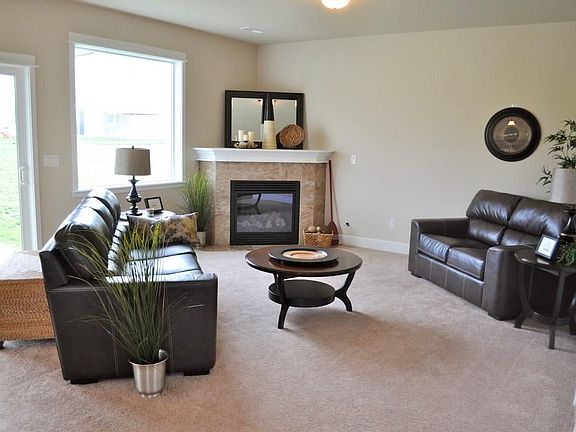 5th image of 726 Pinnacle Dr