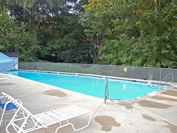 5th image of 550 Fairview Ave #311-5311