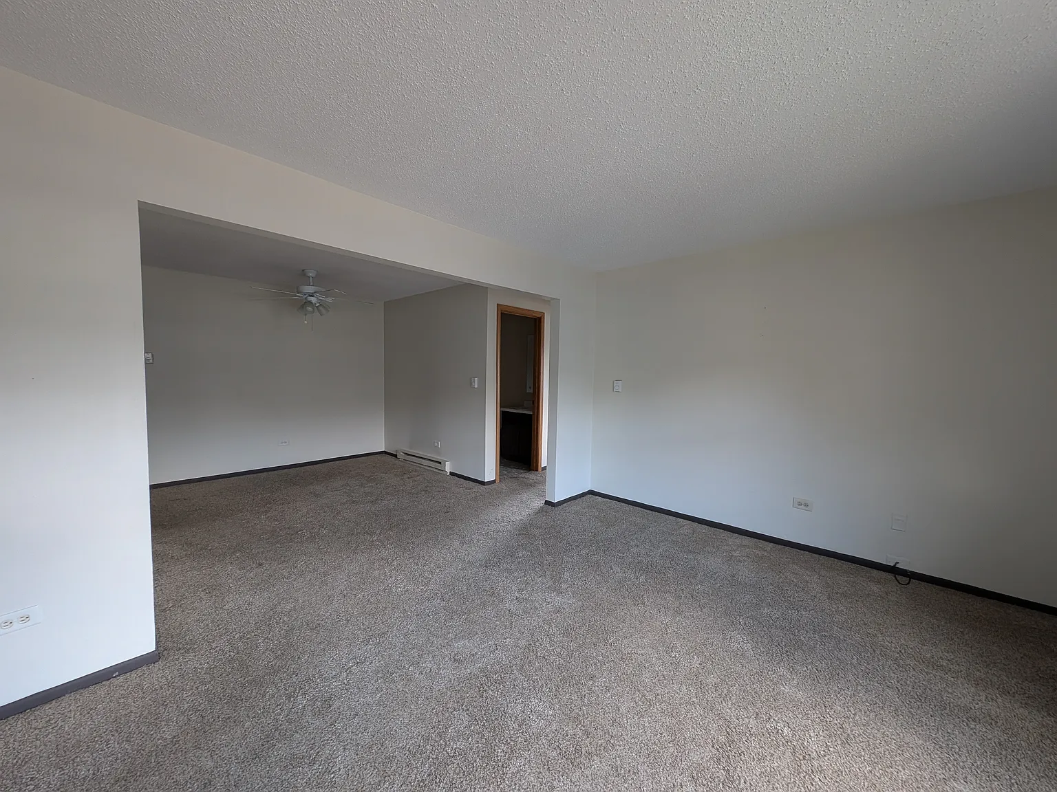 2 bed, 1000 sqft, $1,550 — Photo 4