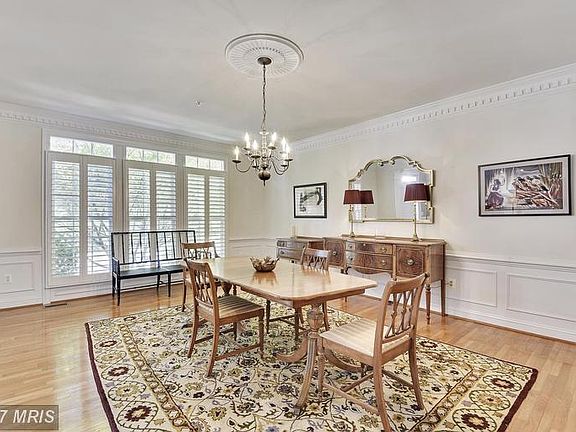 5th image of 619 Oak Knoll Ter