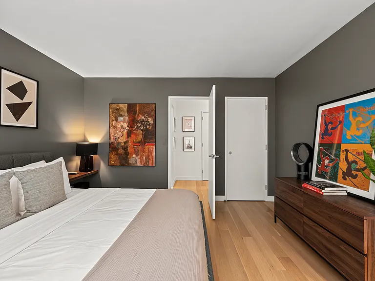 301 W 53rd St #4H — Photo 16