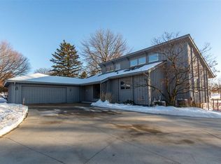 1525 Olympic Dr, Waterloo, IA 50701