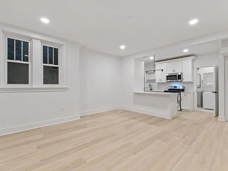 2318 N Sacramento Ave #GF — Photo 2
