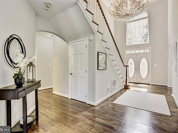 5th image of 10010 Park Royal Dr