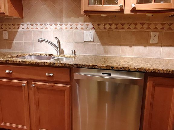 Kitchen with double kitchen sink.