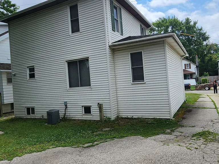 2734 Brown St — Photo 10