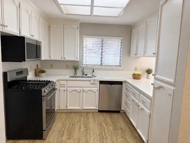 3 bed, 1603 sqft, $2,695 — Photo 2