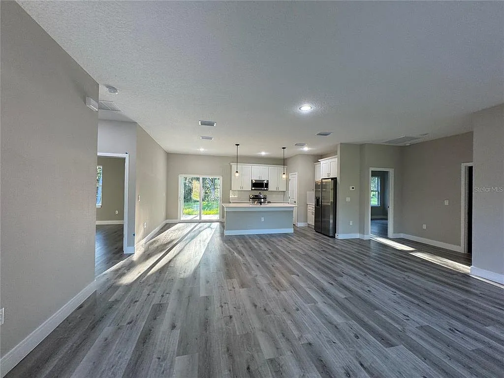 3 bed, 2.0 bath, 1540 sqft, $1,900 — Photo 3