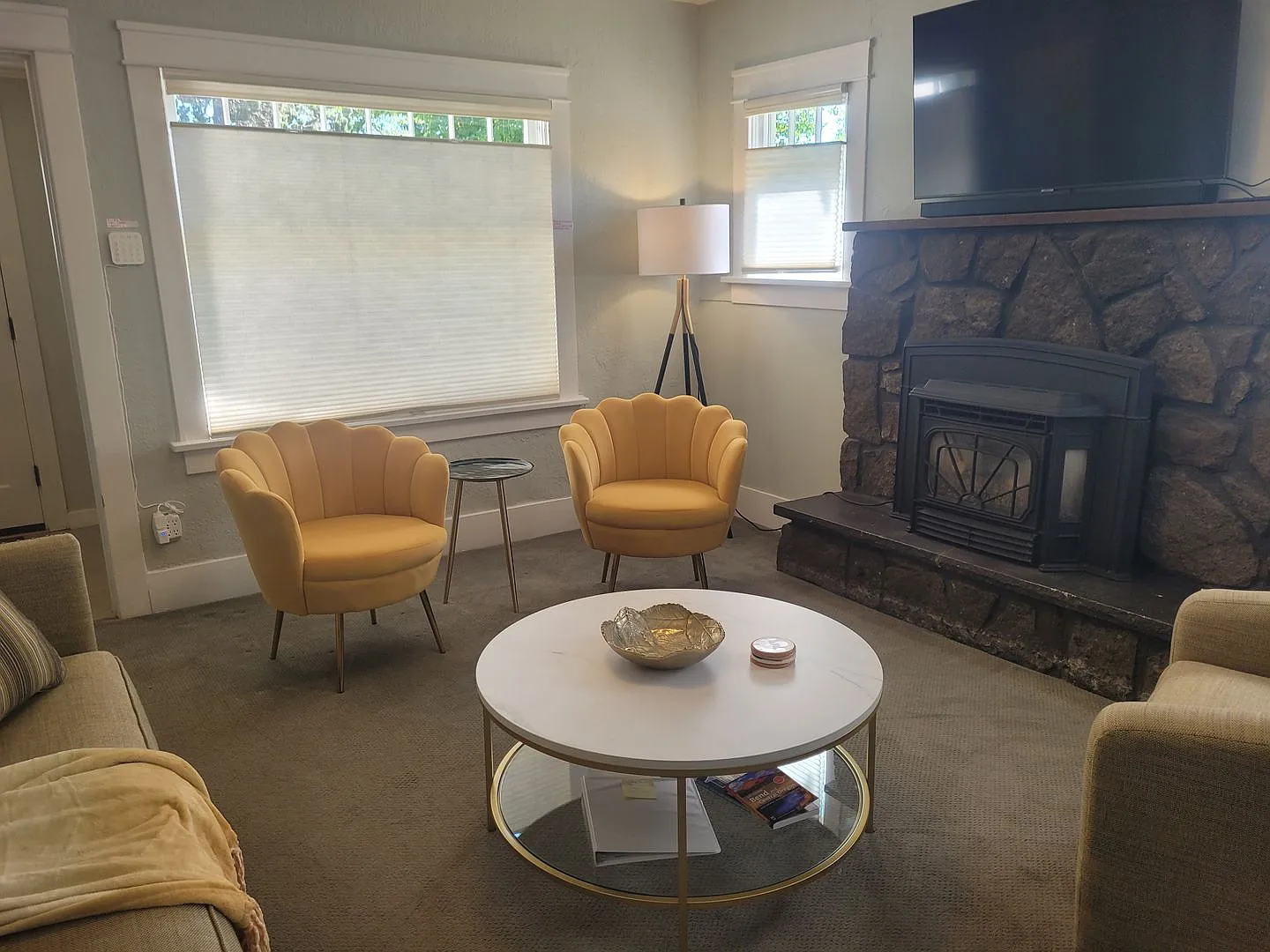 Charming Historical Home, Desirable Downtown Location. Flexible Lease Terms, 30-day Min. All Util... — Photo 4