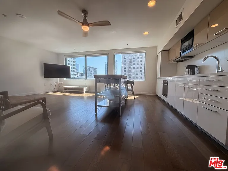 901 S Flower St #613 — Photo 8