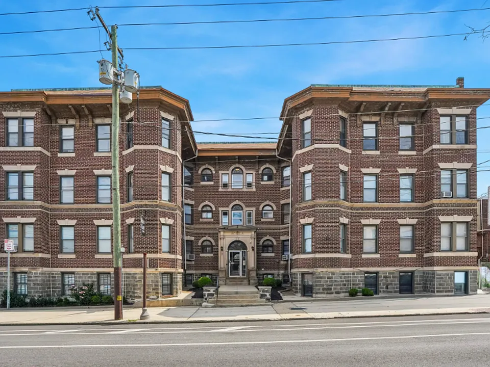 Walnut Court Apartments
