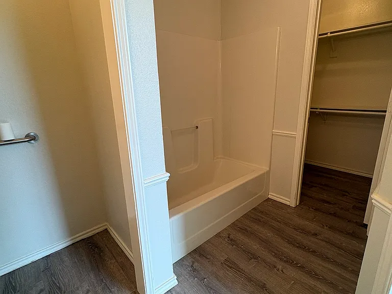 305 Myrtle Ave — Photo 12