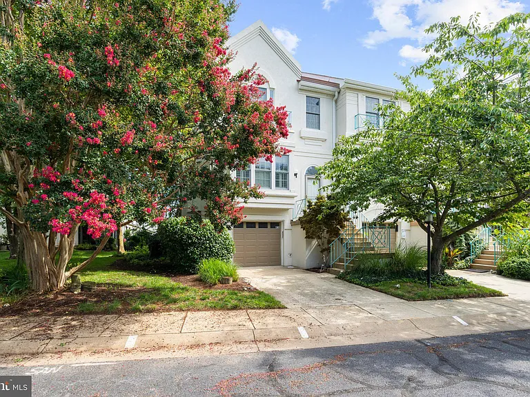 41 Queen Catherine Ct #A — Photo 2