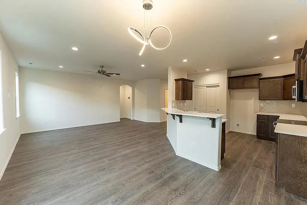 217 SW Mariposa Ct — Photo 4