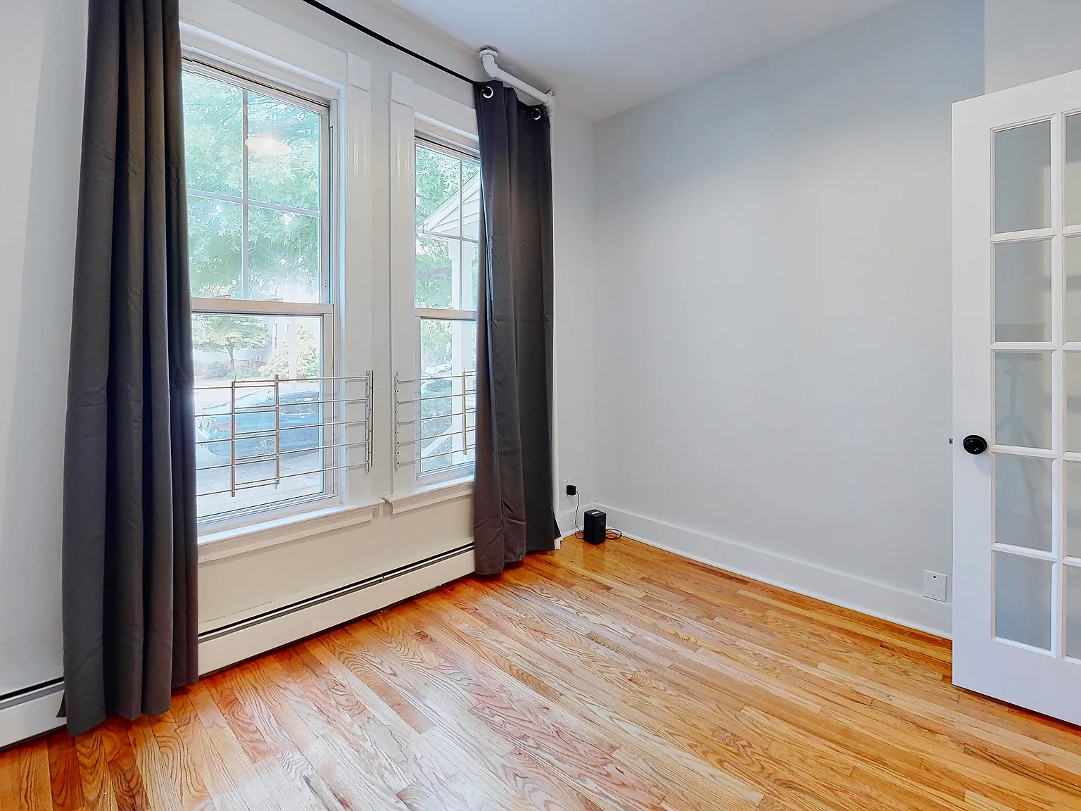 4 bed, 2.0 bath, 1080 sqft, $4,500 — Photo 2