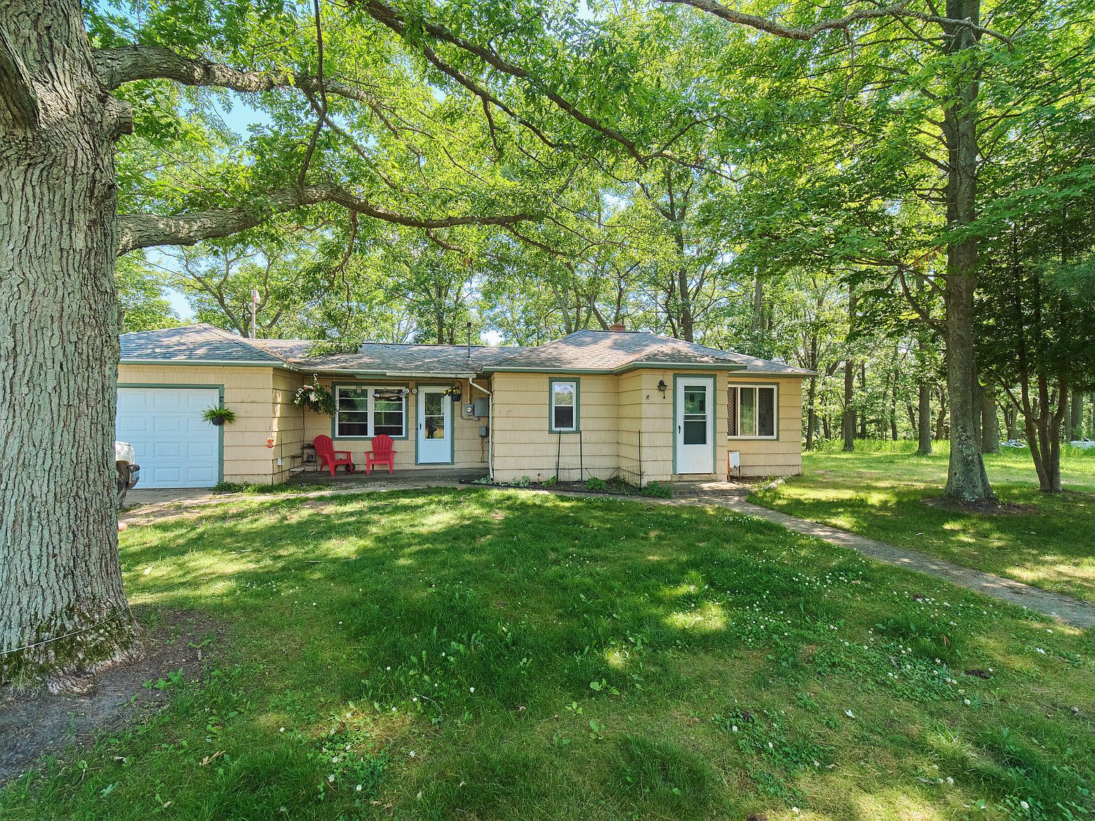 885 Canfield Rd Manistee Mi 49660 Mls 21001590 Zillow